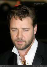 russell-crowe-master-and-commander-the-far-side-of-the-world-movie-premiere-1T1w5L.jpg