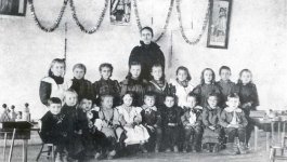 Kindergarten 1898 Billings MO.jpg