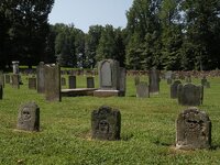 Three_Pirate_Graves,_Thyatira_Presbyterian_Church_Cemetery,_Rowan_County,_NC.JPG