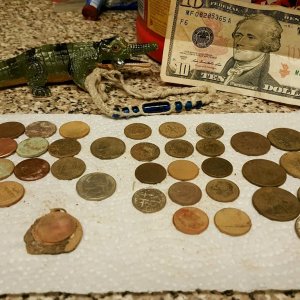 Can't believe the surface finds, a 10, alligator and a bracelet. Getting better with the ctx, trying to dig quarters and dimes. But them memorials kee