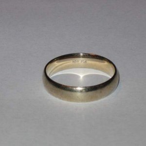 Mens wedding Band (8-13-08) - Found in 2' of water at Lake Conroe (ACE 250)