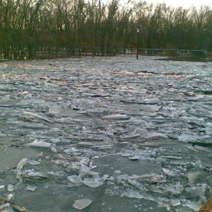 ice - Ice on the Illinois river