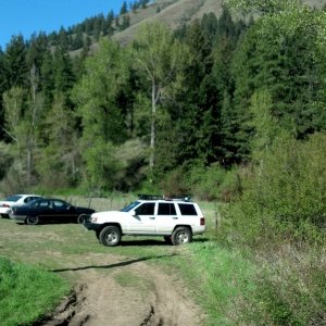 Small parking area just south of Liberty WA. Must park here to hike to gated roads to the First Creek agate and geode digs.