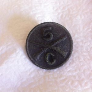 "Crossed Rifles" button. Found in Petaluma,CA. Dated as early 1900's