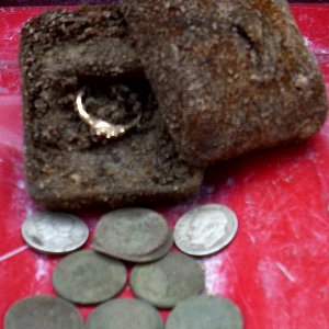 Finds from an old parsonage site. A Merc, a Rosie, 3 Indians, 3 Wheaties,  and a 10K ring found still in its box. Now that was a VERY weird signal tha