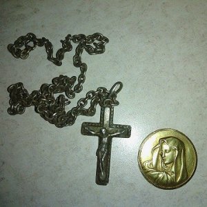 18k Mary Pendant
Stamped 750 4.9 Grams