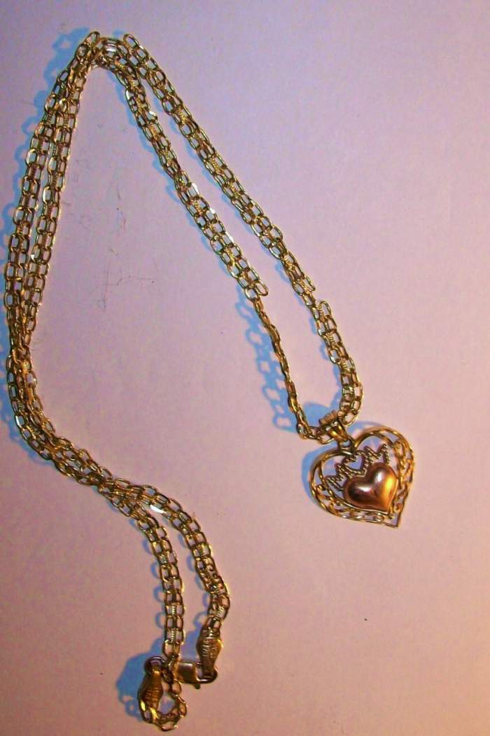 14k chain and heart  - 3 color gold chain and heart yellow rose white 8.2 grams beach find