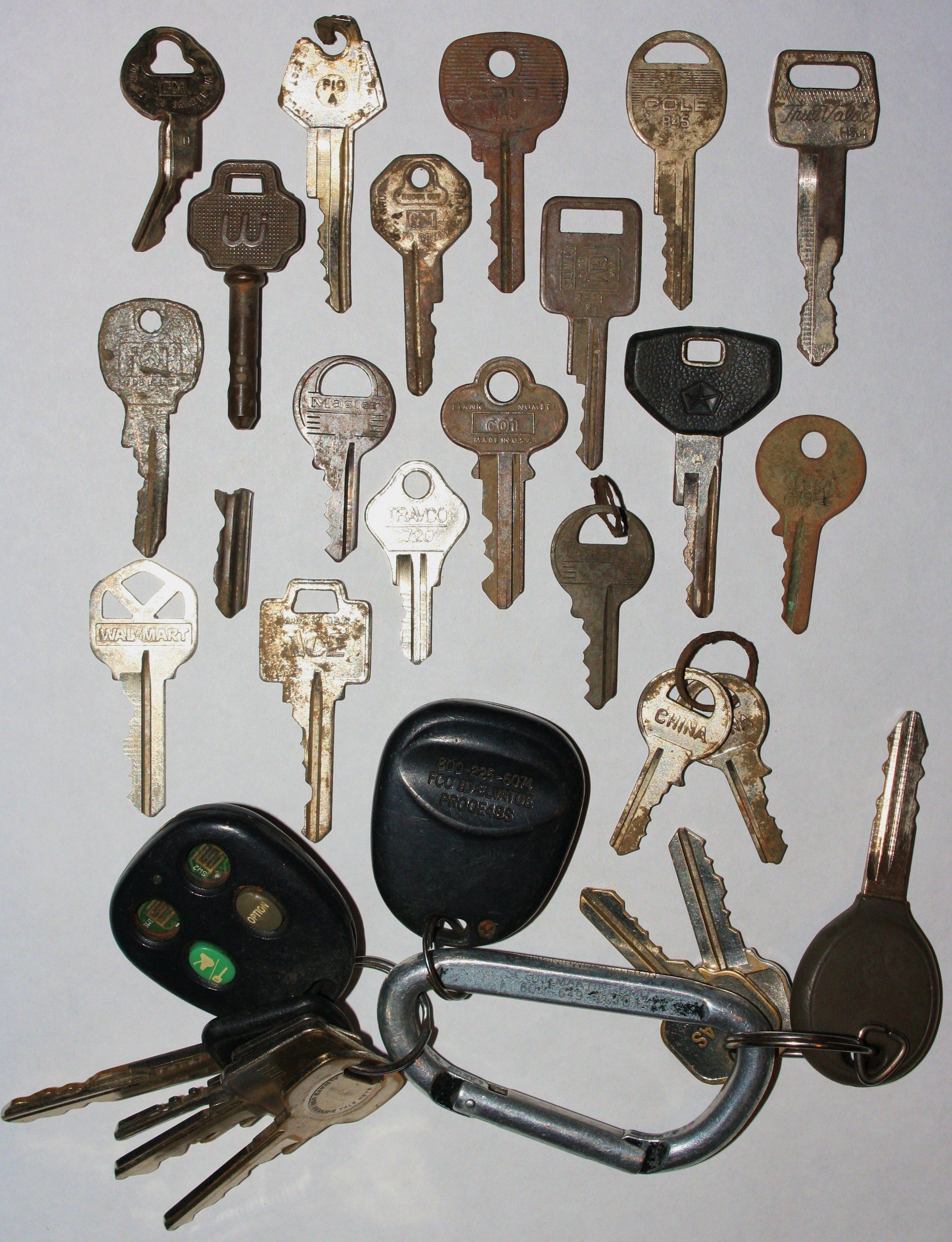 IMG 2231 All the dang keys I found in 2012.  House, car, garage, lock and deposit keys.  Wow, just think of how much turmoil all of these might have c