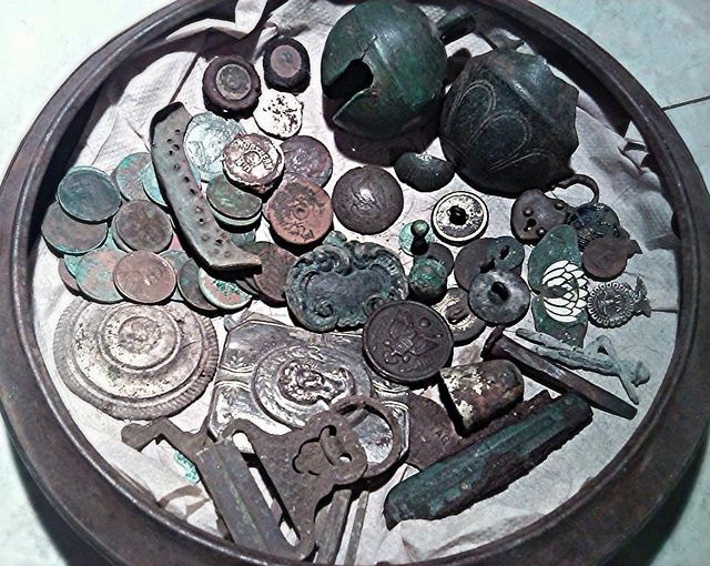 Random artifacts...coins,buttons,bells,bullets,knife,etc