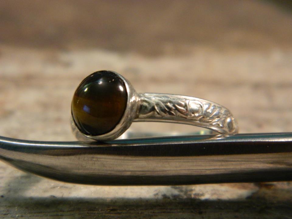 Sterling silver and tiger eye ring