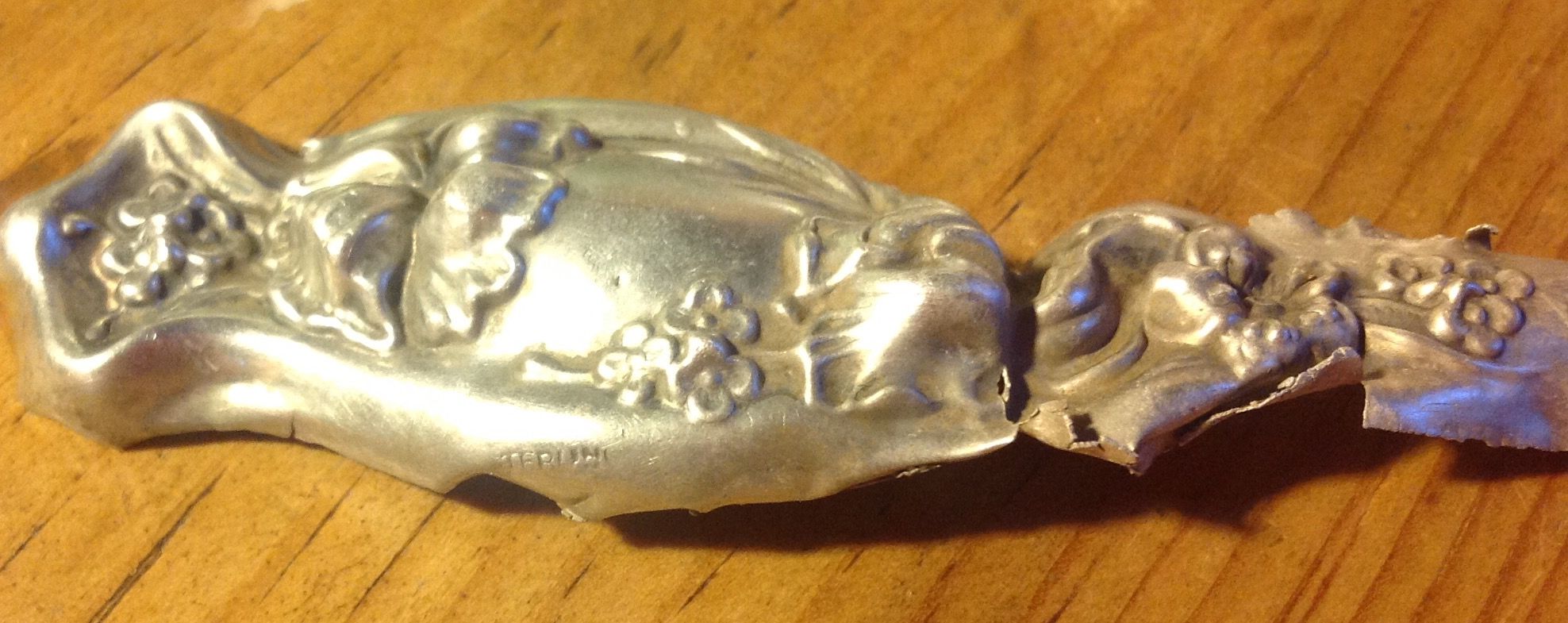 Sterling Silver Vintage
Hair Brush Cover (?)
Found 14/05/17
Columbus, Ms.