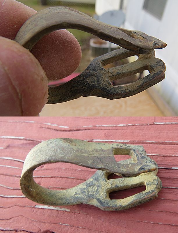 Strange Spur with square hole for a separate neck spur.