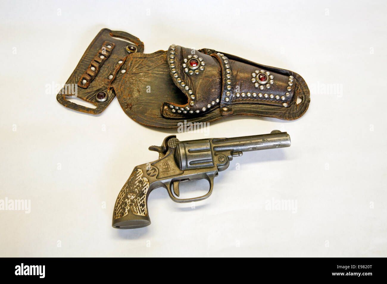 an-antique-cap-pistol-and-leather-holster-circa-1900-E9820T.jpg