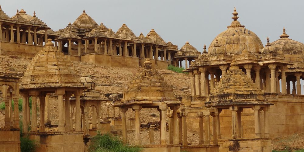 Royal_Cenotaphs_Jaisalmer_Rajasthan.jpg