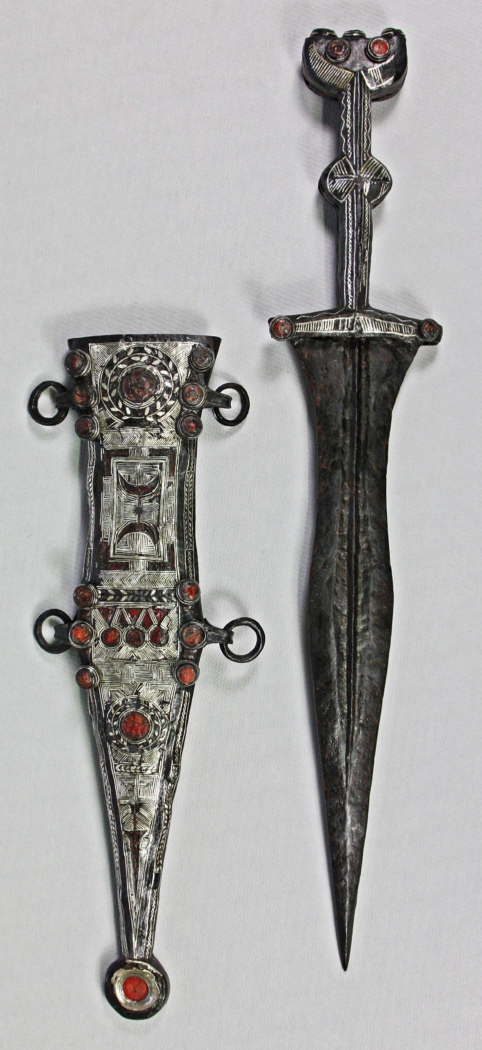 Restored-dagger-and-sheath.jpg