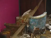 House tear down 4-07-06 002.webp