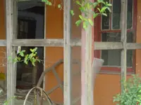 House tear down 4-07-06 003.webp