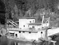 Gold_dredge_at_Swauk_July_5_1931.webp