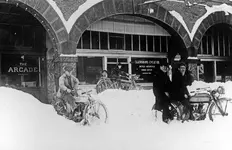 Cycling_through_the_snow.webp
