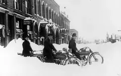 Motorcycles_on_Main_Street.webp