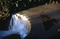 englebright_spillway-1997_flood_3.webp