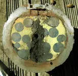 shell_halfsection_Bormann_12-pounder_US_Case-Shot_sulfur_double-wrenchslots_iron-underplug_Sa...webp