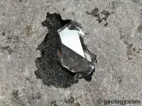 herkimer-diamond-vug-zoom.webp