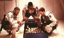 top10warcomedies_2.webp