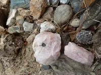 rose quartz tourmaline 001.webp