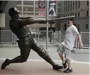 Playing-with-Statues-22.webp