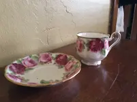 Old English Rose.. Royal Albert bone china.. England.webp