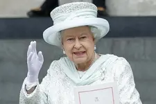 Queen-Elizabeth-of-England-Net-Worth.webp