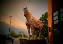mall 3 horse.webp