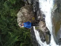 big quartz rocks.webp