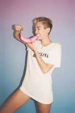 bad-banana-blonde-blue-Favim_com-2073648.webp