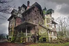 18-creepy-abandoned-houses-from-around-the-world.webp