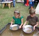 Gwyneth and Carter panning.webp Gwyneth and Carter panning.webp