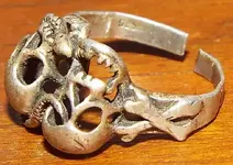 SkullRing2.webp
