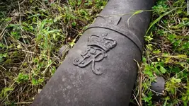 130513140222-bunce-island-king-crest-cannon-horizontal-large-gallery.webp