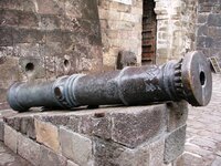 Cannon-near-outer-fort-of-Daulatabad-Fort.jpg