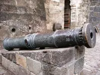Cannon-near-outer-fort-of-Daulatabad-Fort.webp