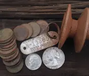 2 silvers old fishing reel.webp