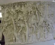 1024px-Metopa_Columna_lui_Traian_Constructie_drum (1024 x 841).webp