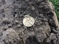 20150919_080548medal in dirt.webp 20150919_080548medal in dirt.webp