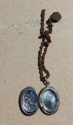 20150919 Locket 2.webp