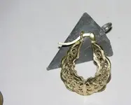 gold ear ring.webp