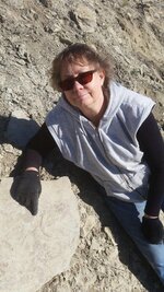 Fossil hunting with Nancy 019 (450x800).jpg