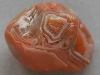 Agate-RedWhiteSmallSquare-2015-10-Img_9001SSS.webp