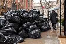 NY-CV880_TRASH_G_20140219165146.webp
