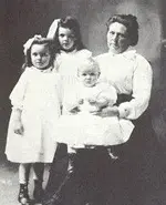 !!Belle_Gunness_with_children.webp !!Belle_Gunness_with_children.webp